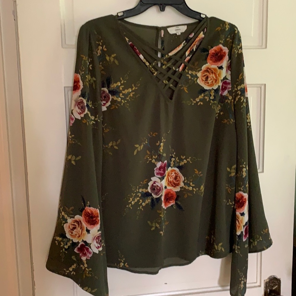 Women’s Entro blouse size M